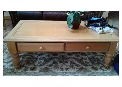 Sold !!!moving must sell Coffee Table w/2 drawers
